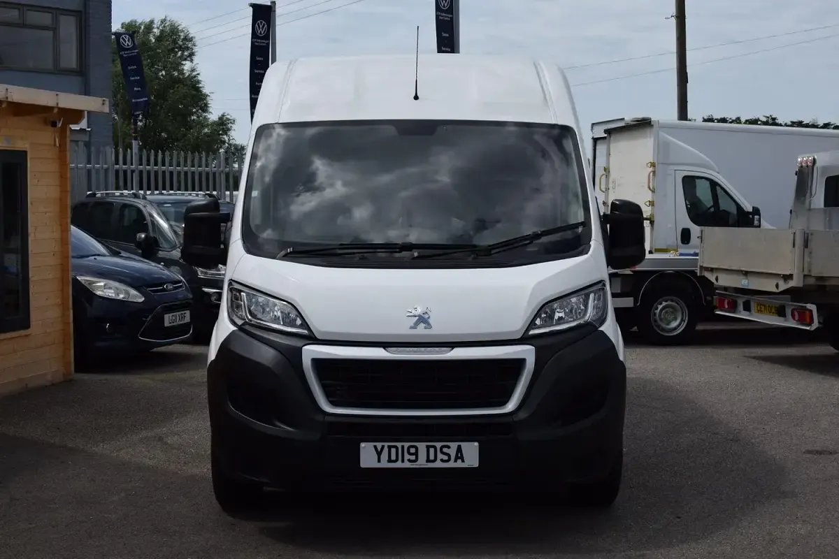Used Peugeot Boxer 130 HP (95 kW) 2019 White Van
