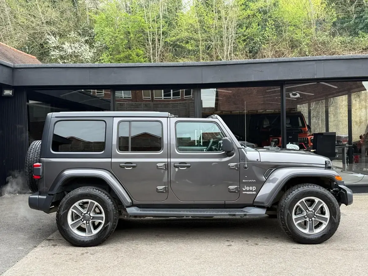 Used Jeep Wrangler Sahara 285 HP (209 kW) 2018 Grey SUV