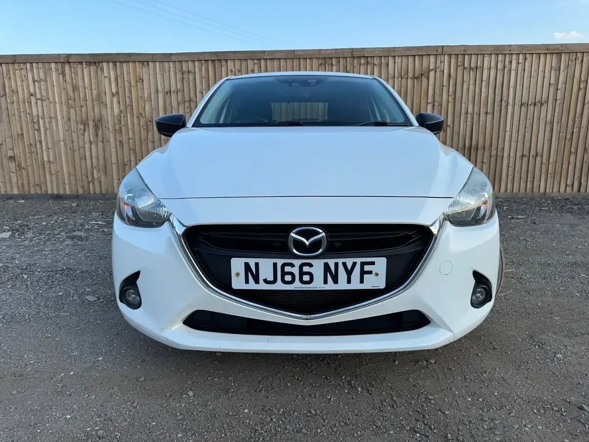 Used Mazda 2 Inclusive 90 HP (66 kW) 2017 White Hatchback