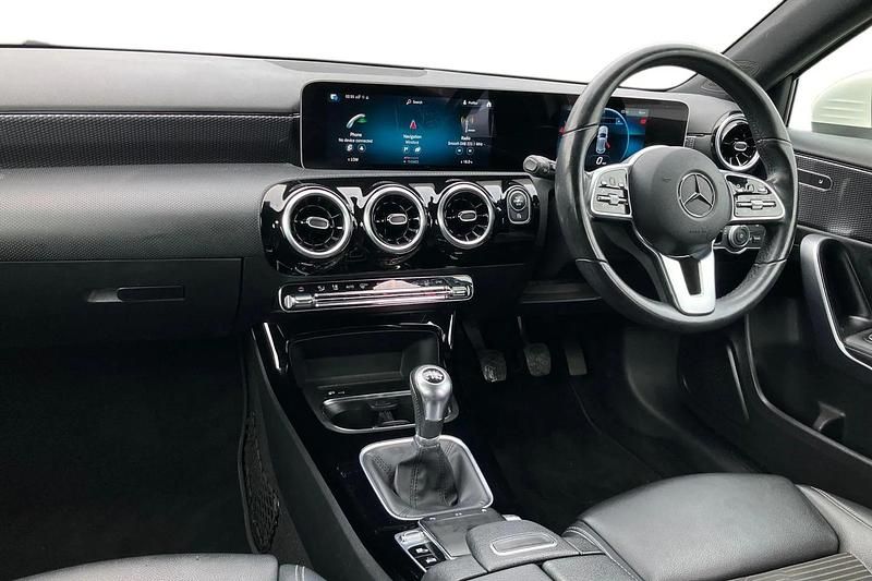 Used Mercedes A180 Executive 136 HP (100 kW) 2019 White Hatchback
