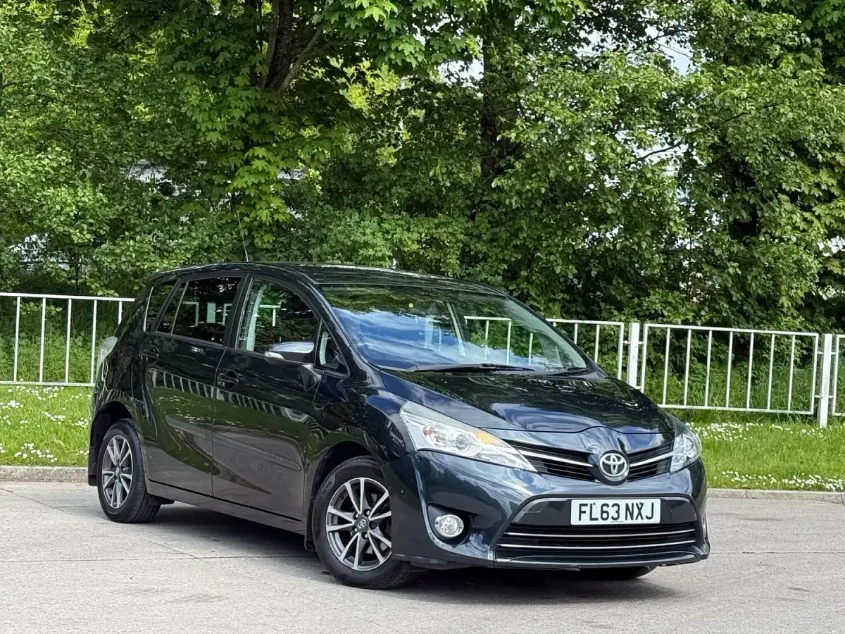 Used Toyota Verso 2013 Grey MPV