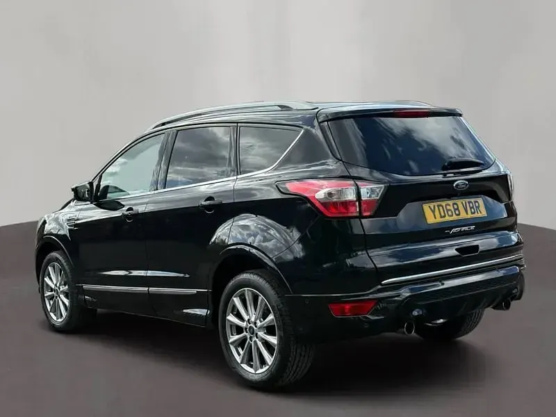 Usado Ford Kuga Vignale 120 HP (88 kW) 2019 Preto SUV