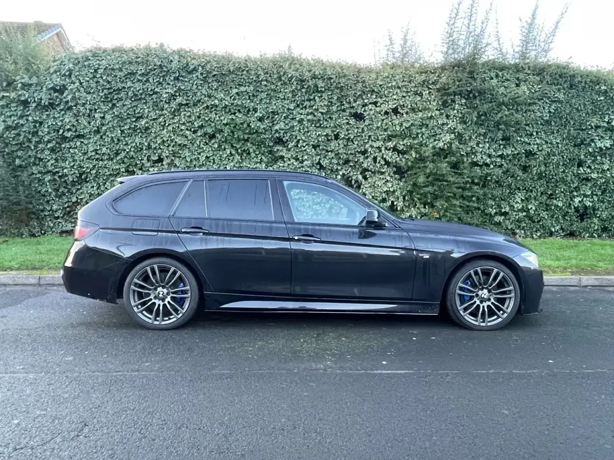 Usado BMW 320 M Sport 184 CV (135 kW) 2014 Negro Familiar