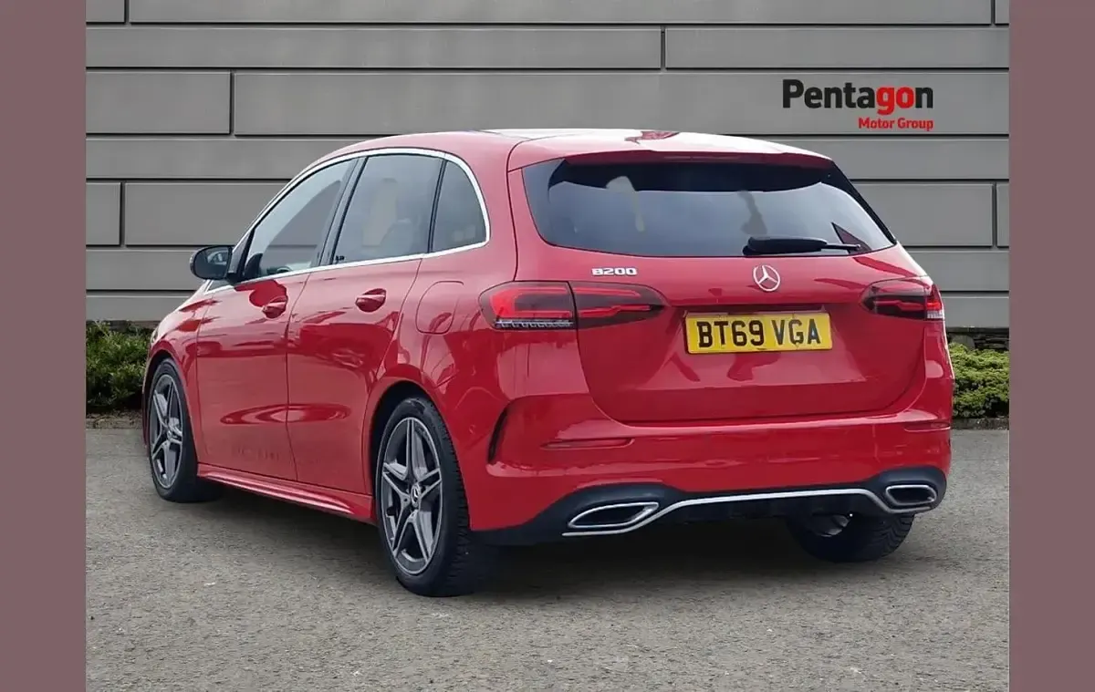 Usado Mercedes B200 Executive 163 CV (119 kW) 2019 Rojo Monovolumen