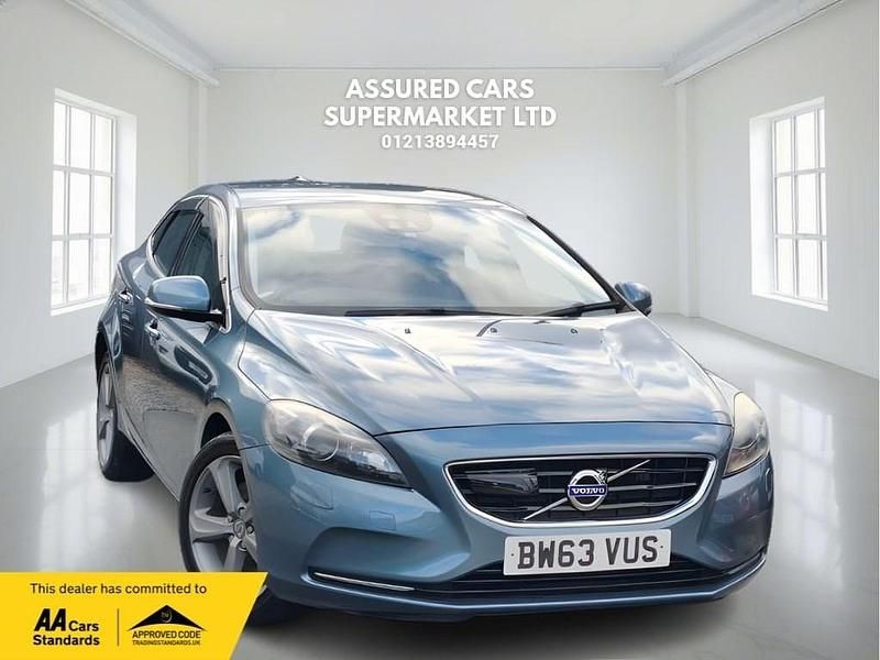 Blue Used 2014 Volvo V40 SE Hatchback | £7,485 (Fair price) - Image 1/3