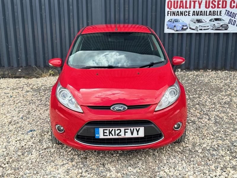 Used Ford Fiesta Zetec 82 HP (60 kW) 2012 Red Hatchback