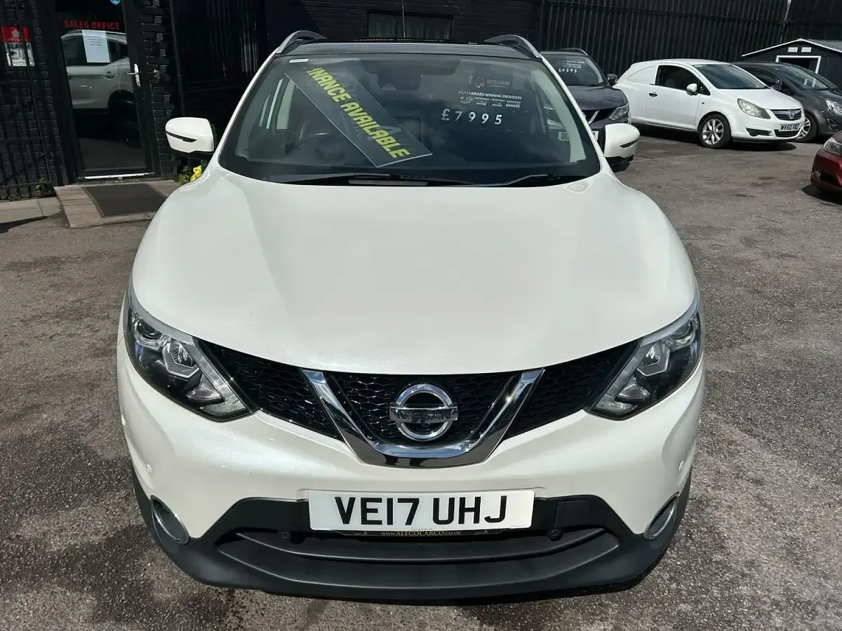 Used Nissan Qashqai Tekna 130 HP (95 kW) 2017 White SUV