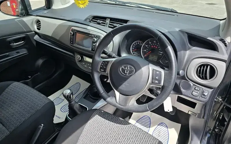 Used Toyota Yaris Plus 101 HP (74 kW) 2014 Black Hatchback
