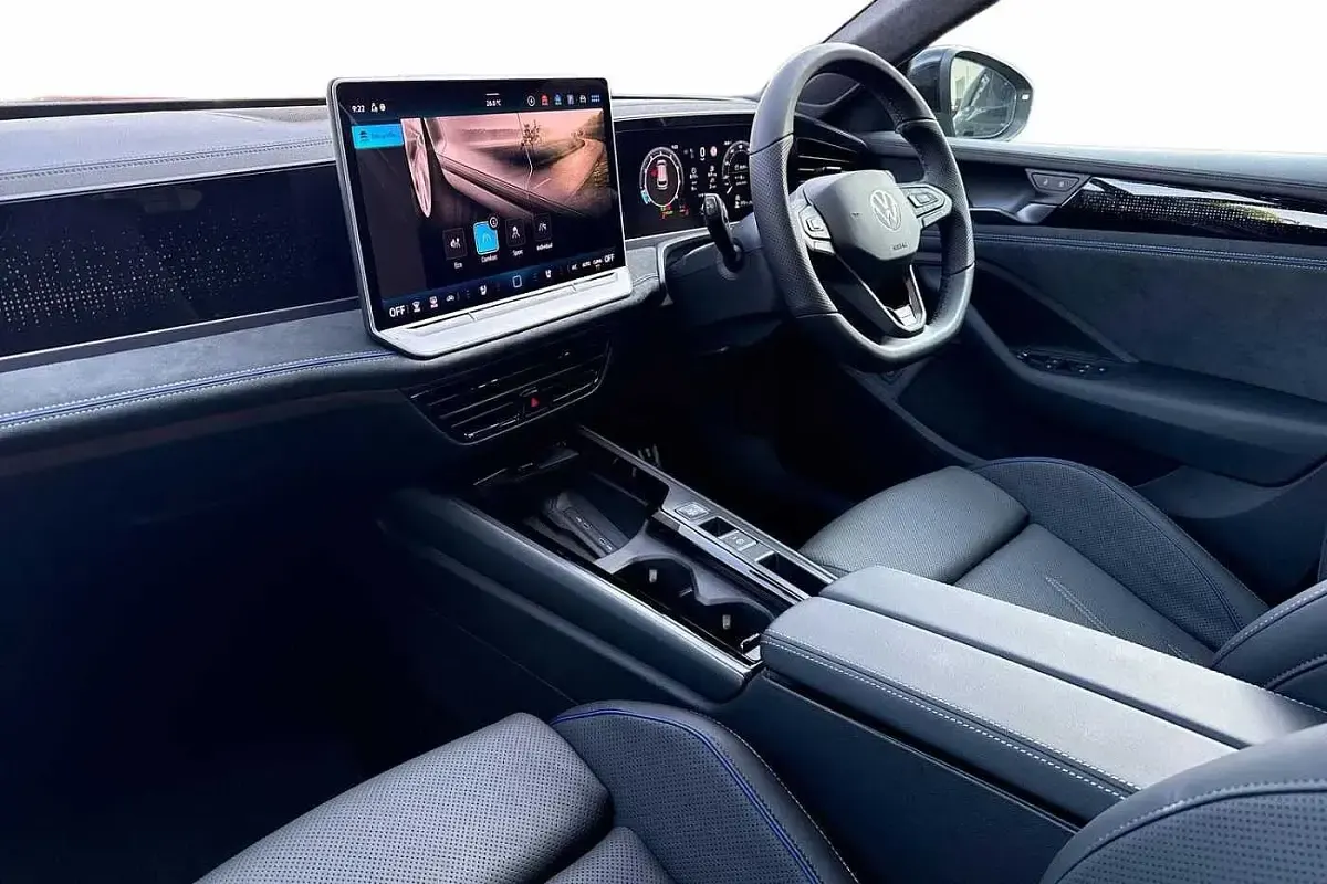 New VW Passat R-line 150 HP (110 kW) 2026 Diabase grey Estate