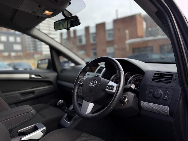 Used Vauxhall Zafira SRi 140 HP (102 kW) 2010 Blue MPV