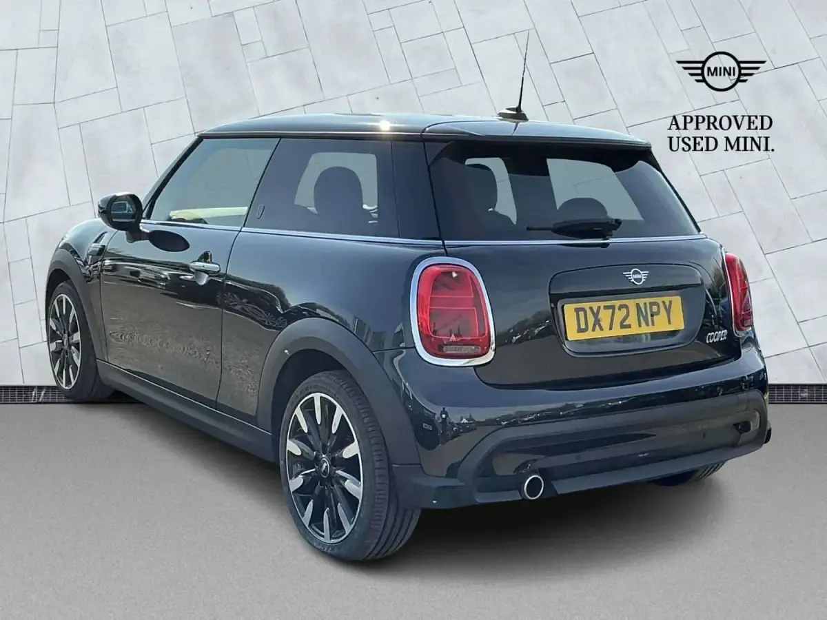 Begagnad Mini Cooper Exclusive 134 HK (98 kW) 2022 Svart Halvkombi