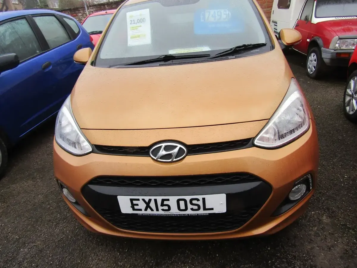 Used Hyundai i10 Premium 87 HP (63 kW) 2015 Orange Hatchback