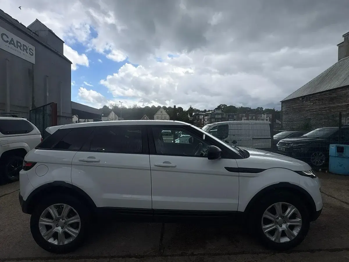 Używany Land Rover Range Rover evoque SE 2018 Biały Kombi