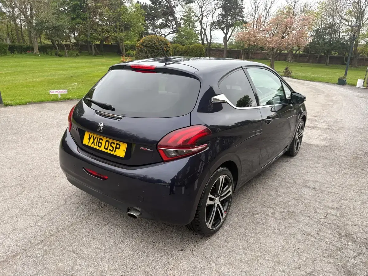 Gebraucht Peugeot 208 GT-line 110 PS (80 kW) 2016 Blau Kleinwagen