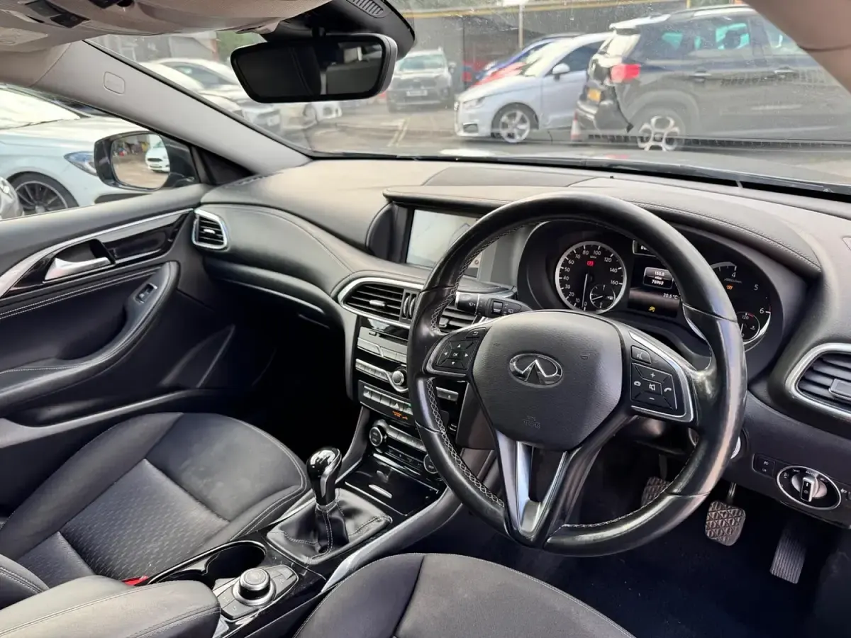 Used Infiniti Q30 Business Executive 109 HP (80 kW) 2016 Grey Hatchback