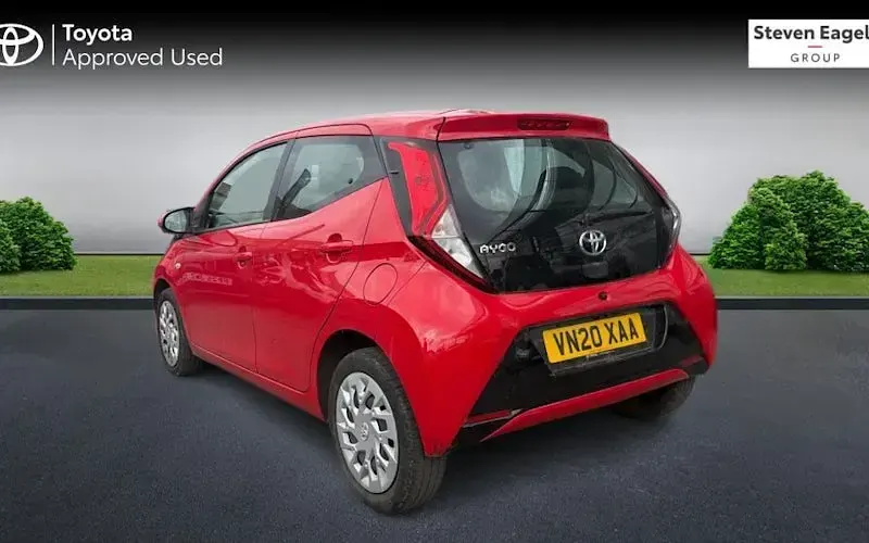Used Toyota Aygo X-play 72 HP (52 kW) 2020 Red Hatchback