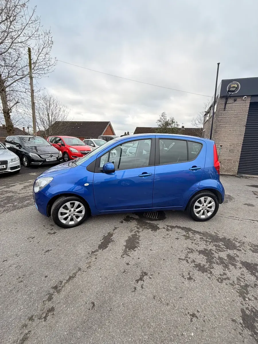 Used Vauxhall Agila 94 HP (69 kW) 2014 Blue MPV
