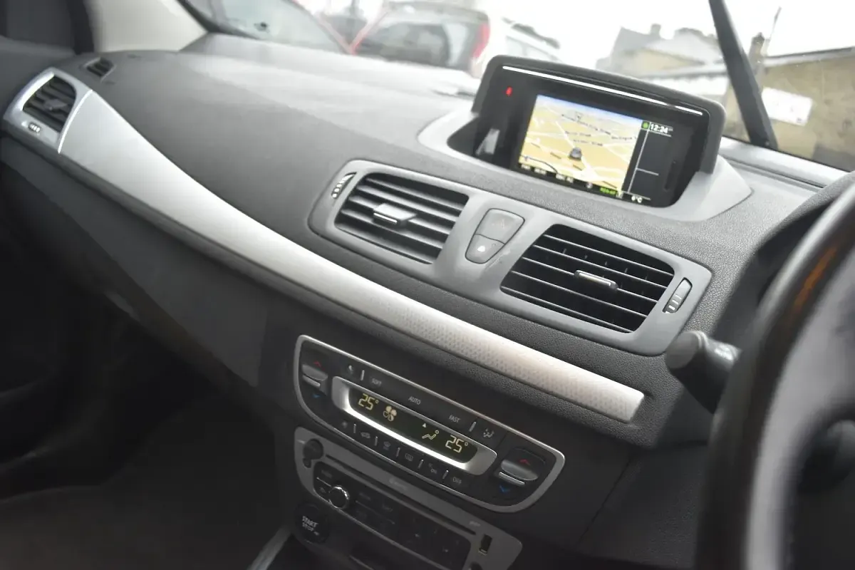 Used Renault Mégane GrandTour Dynamique 110 HP (80 kW) 2014 Grey Estate