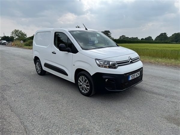 White Used 2019 Citroën Berlingo MPV | £6,995 (Good price) - Image 1/4