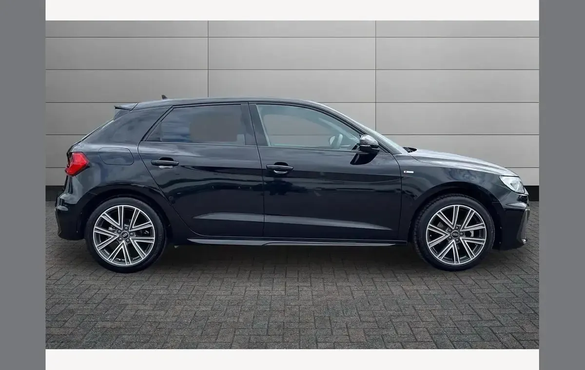 Begagnad Audi A1 S-Line 150 HK (110 kW) 2024 Svart SUV