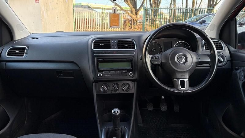 Used VW Polo Match 60 HP (44 kW) 2011 Red Hatchback
