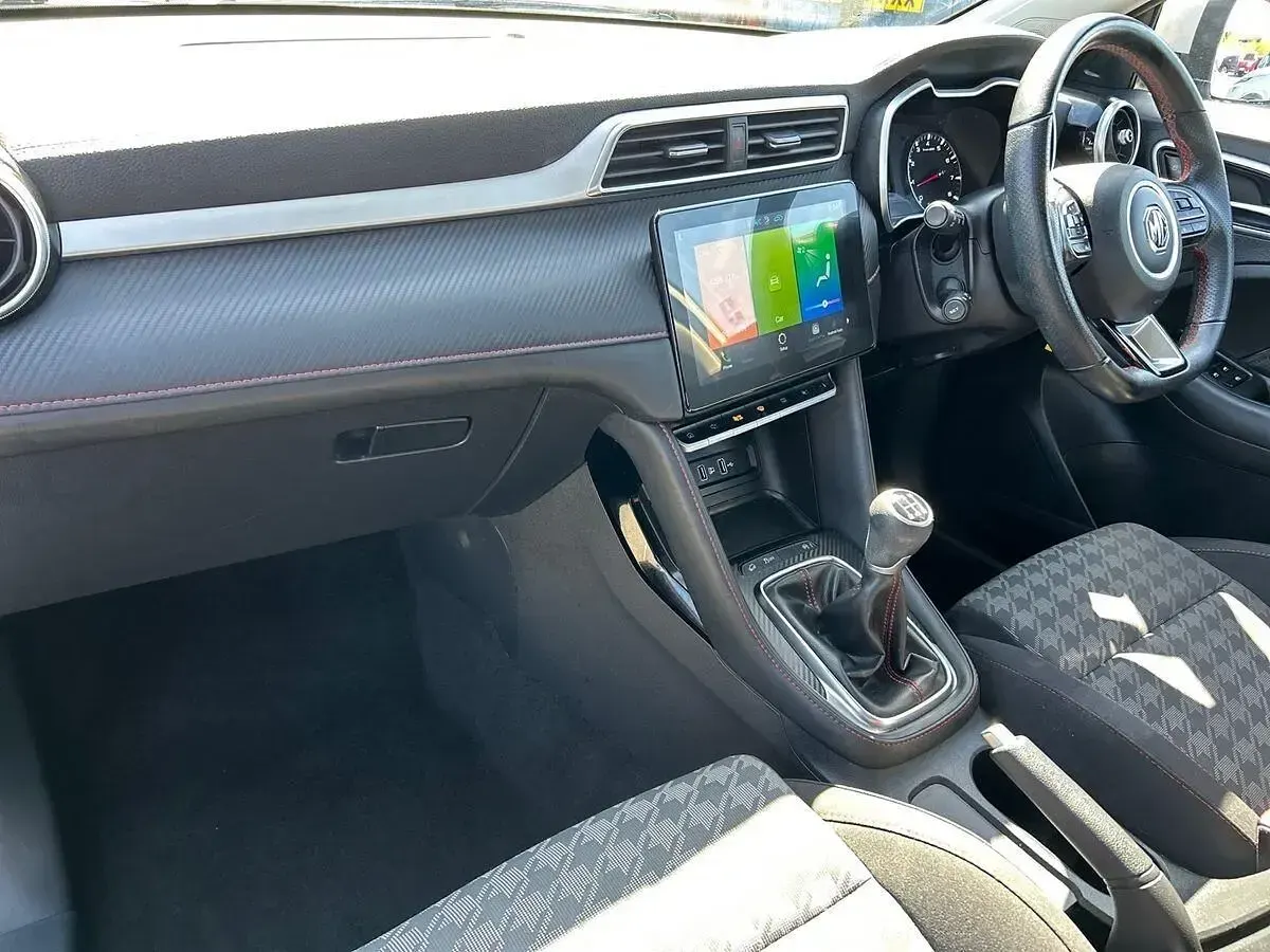 Usado MG ZS Excite 106 HP (77 kW) 2023 Prateado SUV