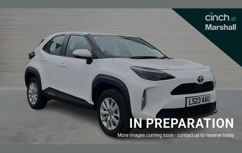White Used 2023 Toyota Yaris Cross SUV | £20,990 (Good price) - Image 1/4