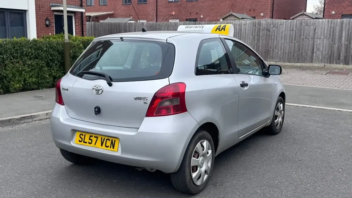 Begagnad Toyota Yaris T2 69 HK (50 kW) 2007 Silver Halvkombi