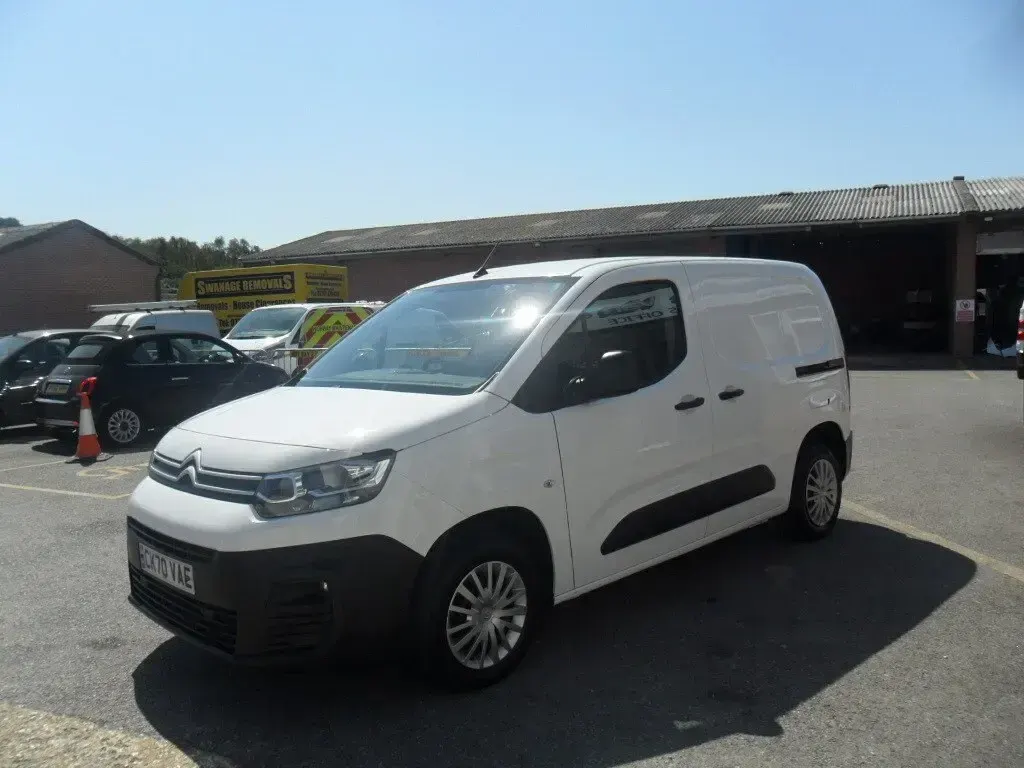 Used Citroën Berlingo Start 75 HP (55 kW) 2020 White MPV