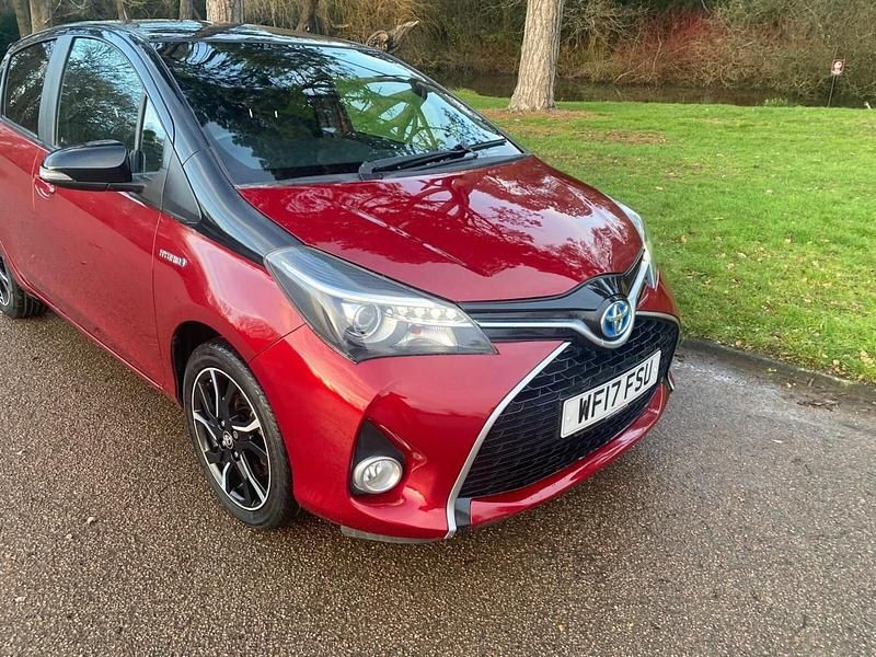 Used Toyota Yaris Hybrid Design 2017 Red/black Hatchback