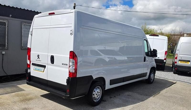 Used Peugeot Boxer 140 HP (102 kW) 2023 White Van