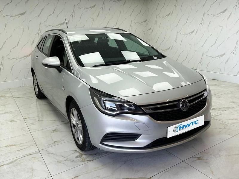 Used Vauxhall Astra Design Edition 2017 Silver Estate