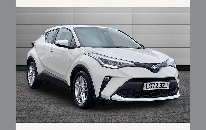 Used Toyota C-HR 122 HP (89 kW) 2022 Pure white SUV