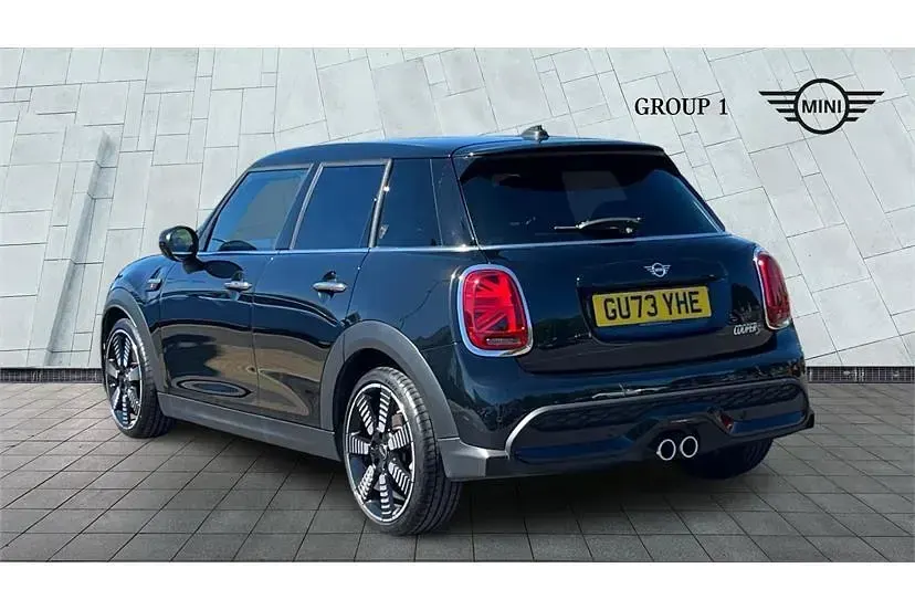 Usado Mini Cooper S Exclusive 178 HP (130 kW) 2023 Preto Citadino