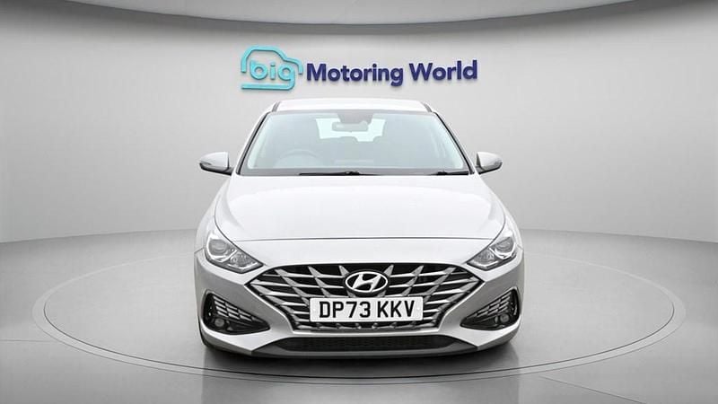 Used Hyundai i30 SE 120 HP (88 kW) 2023 Silver Hatchback
