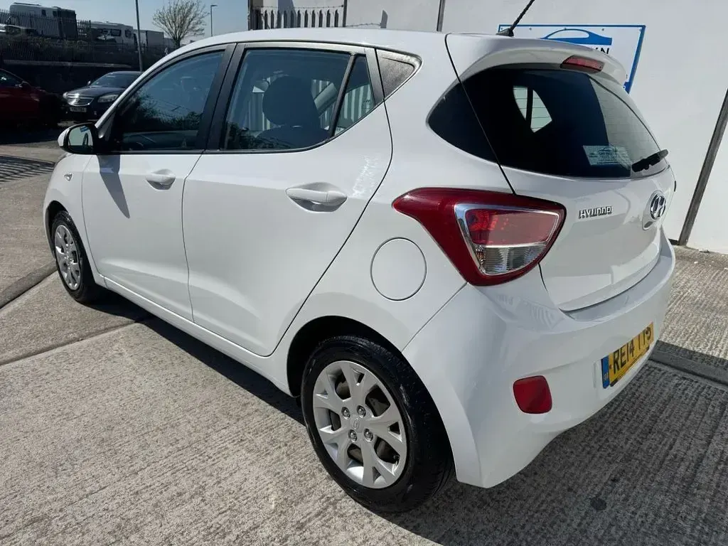 Used Hyundai i10 SE 66 HP (48 kW) 2014 White Hatchback
