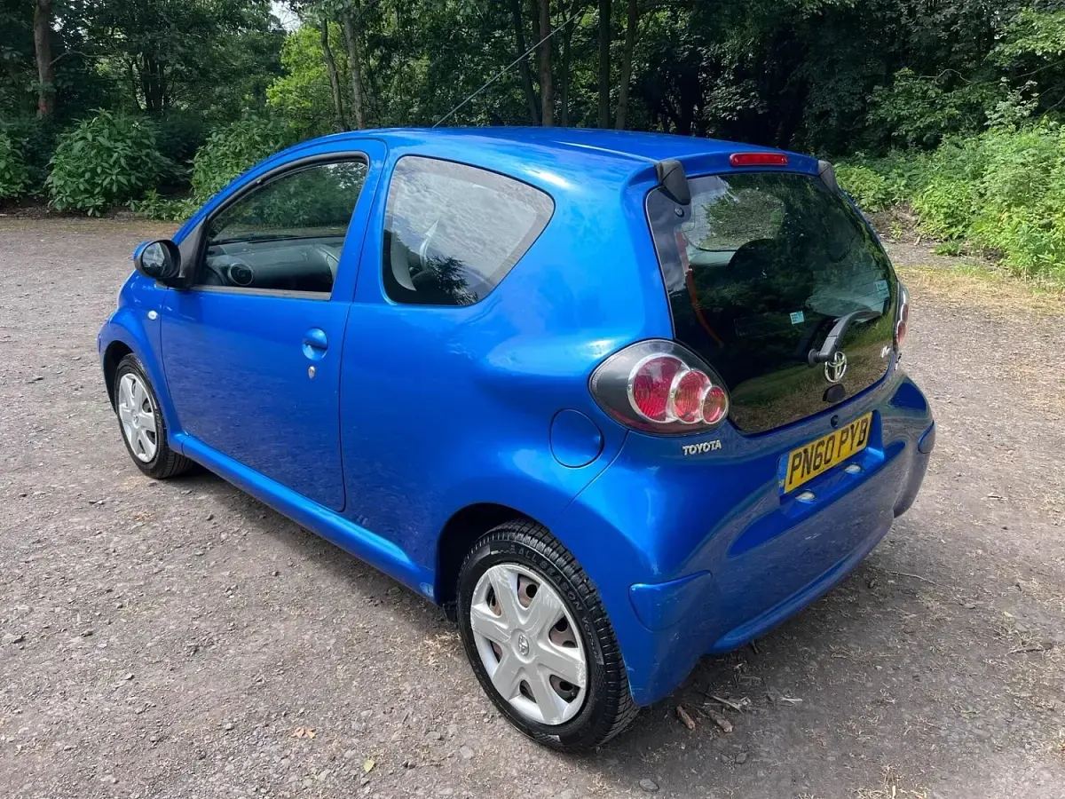 Used Toyota Aygo 68 HP (50 kW) 2010 Blue Hatchback