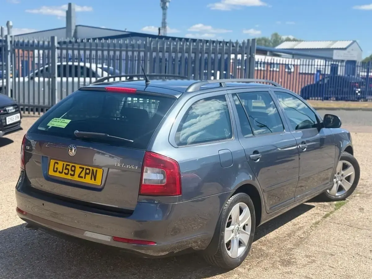 Used Skoda Octavia Elegance 103 HP (75 kW) 2009 Grey Estate