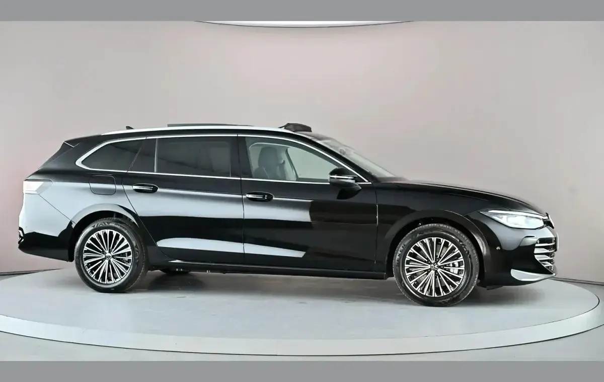 New VW Passat Elegance 204 HP (150 kW) 2026 Black Estate