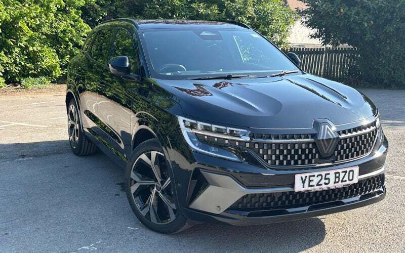 Pearl black New 2025 Renault Austral Techno Esprit Alpine SUV | £30,840 (Super price) - Image 1/4