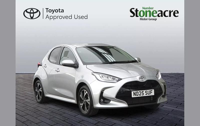 Silver New 2025 Toyota Yaris Hybrid Design Hatchback | £21,000 (Fair price) - Image 1/2