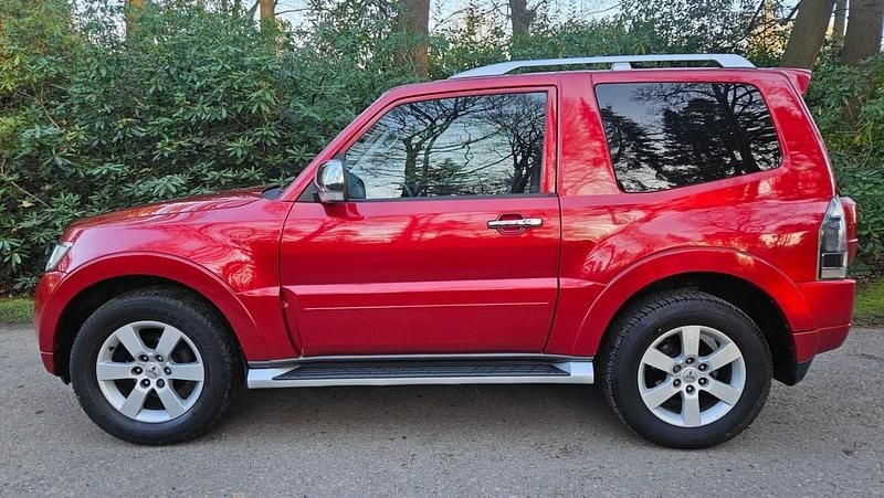Used Mitsubishi Shogun Warrior 197 HP (144 kW) 2010 Red SUV