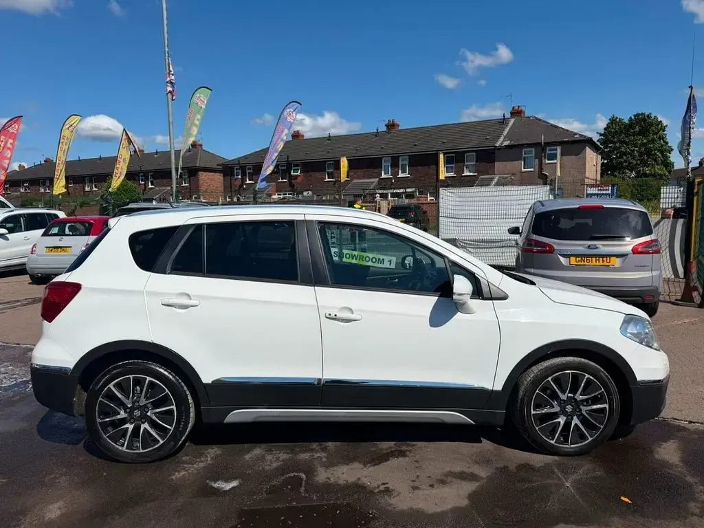 Used Suzuki SX4 SZ5 120 HP (88 kW) 2016 White Hatchback