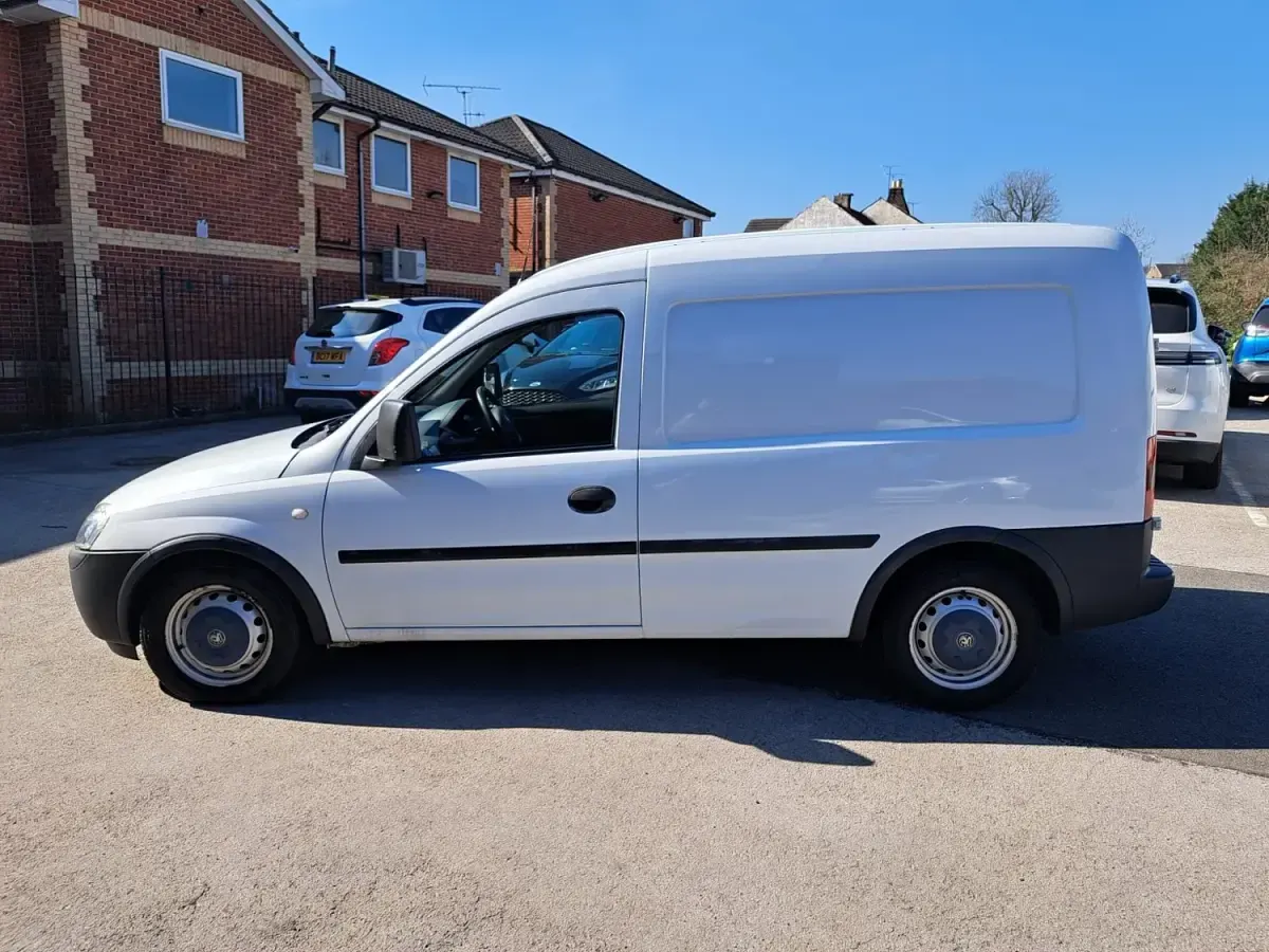 Usado Vauxhall Combo 75 CV (55 kW) 2011 Blanco Monovolumen