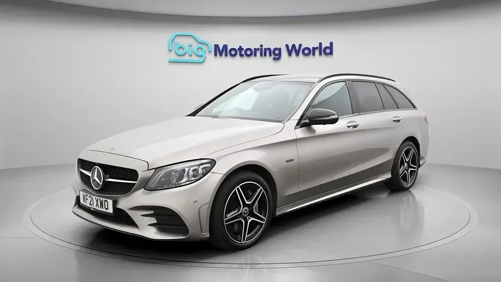 Usado Mercedes C300e AMG line 2021 Prateado Carrinha