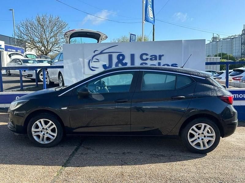 Second-hand Vauxhall Astra Design Edition 100 CP (73 kW) 2016 Negru Hatchback