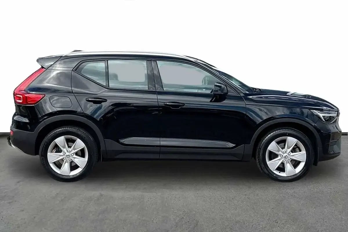 Used Volvo XC40 Core 161 HP (118 kW) 2022 Black SUV