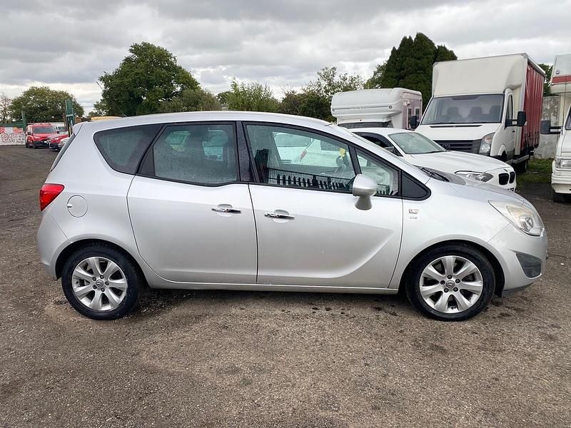 Used Vauxhall Meriva 100 HP (73 kW) 2010 Silver MPV