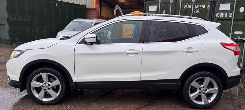 Used Nissan Qashqai N-TEC 115 HP (84 kW) 2015 White SUV