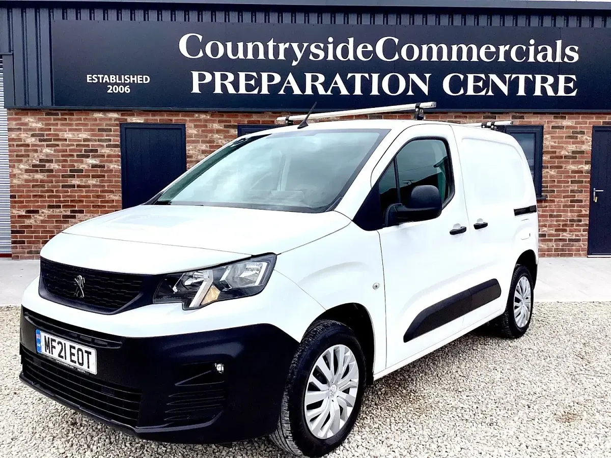 Used Peugeot Partner 100 HP (73 kW) 2021 White MPV
